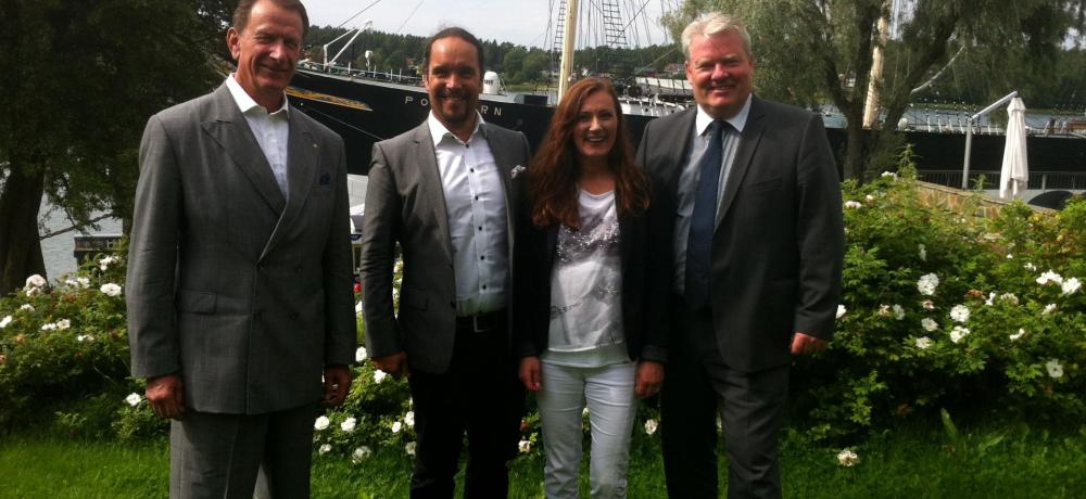 Minister Fredrik Karlström tillsammans med fiskeri- och jordbruksminister  Sigurður Ingi Jóhannsson med fru Ingibjörg Elsa Ingjaldsdóttir samt Islands honorärkonsul Nils-Erik Eklund